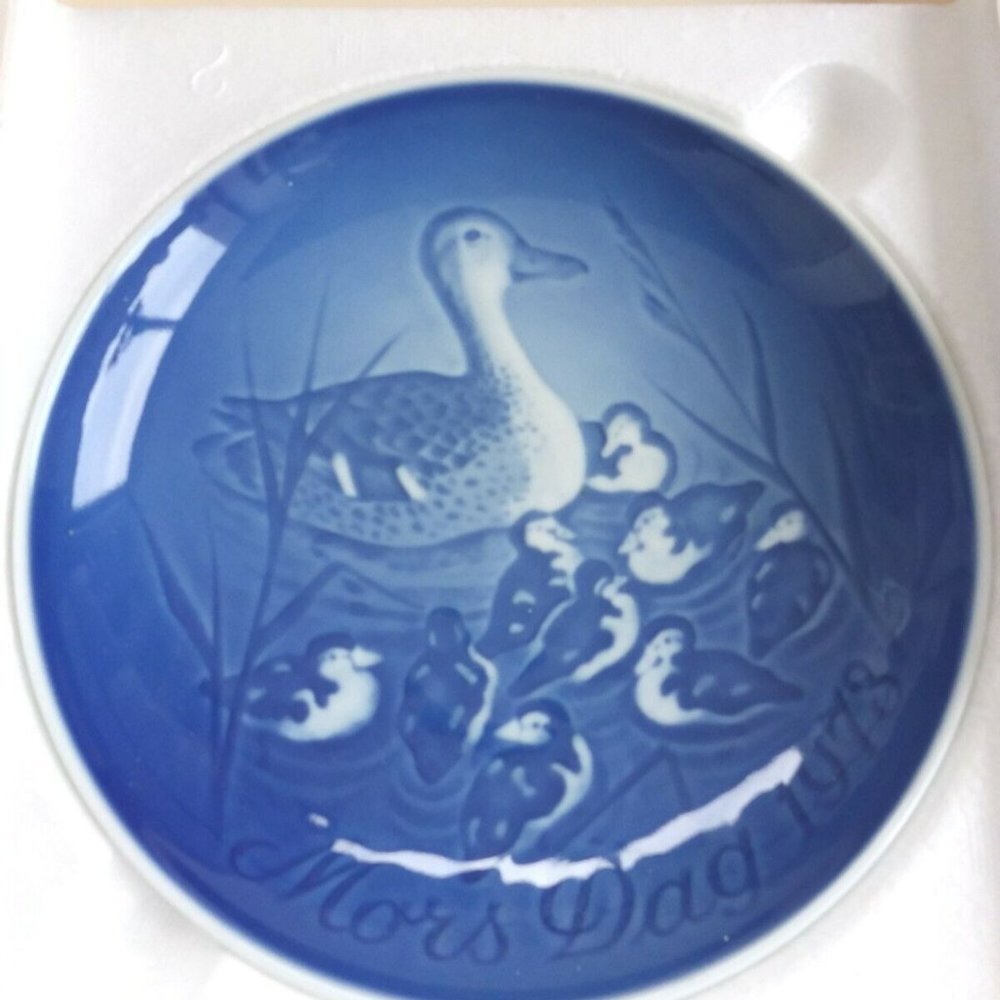 'Mors Dag 1973' Danish Collector's Plate - Mother w/ Ducklings - Bing & Grondahl